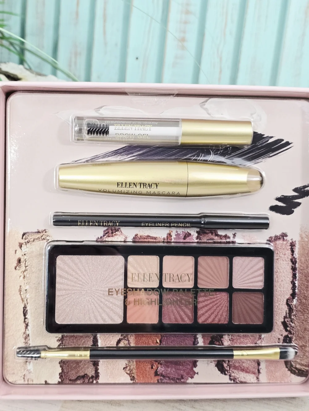 Ellen Tracy Total Eye Essentials - Pink Eye Makeup Kit